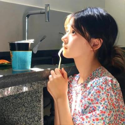 坐着轮椅飞上天空